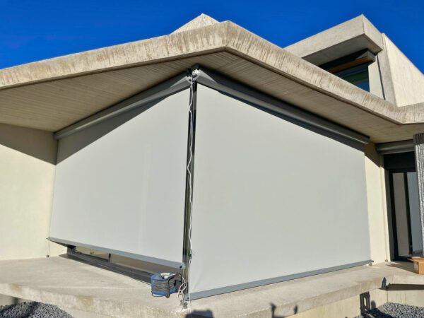 Toldo vertical guiado manual sin cofre - Imagen 3